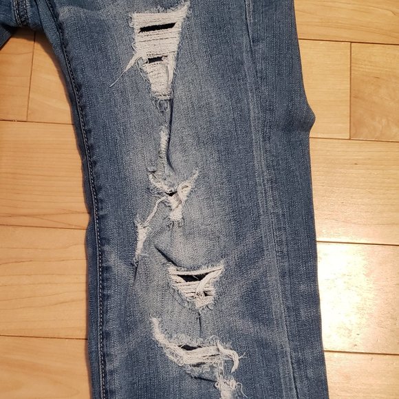 American Eagle Capris - Picture 9 of 9